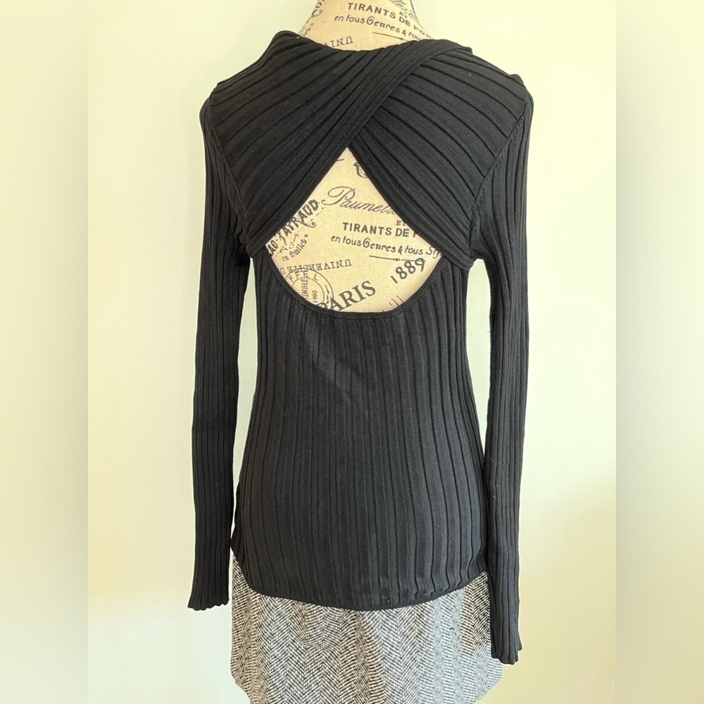 NWT H&M ribbed stretch sweater size Small. (0129)